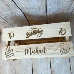 Präsentkorb zum Geburtstag, Geschenkkorb mit Wunschgravur, Name und Alter und Wunschmotive, Geschenk Geburtstag