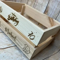 Präsentkorb zum Geburtstag, Geschenkkorb mit Wunschgravur, Name und Alter und Wunschmotive, Geschenk Geburtstag