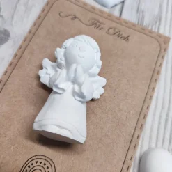 Putziger kleiner Engel aus Raysin