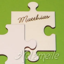 Puzzleteil Platzkarte aus Holz mit Namen