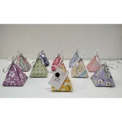 Pyramiden Geschenkbox mit Blumenmuster