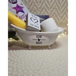 Raysin-Badewanne „Kleine Auszeit“ Geschenkset – Tee, Kerze, Badesalz & Streichhölzer