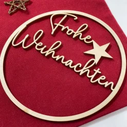 Ring Frohe Weihnachten aus Holz – Weihnachtskranz aus Birkensperrholz