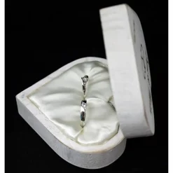 RINGBOX aus HOLZ Herz Rustikale Hochzeit Ringkissen mit GRAVUR Vintage Ringschachtel für Eheringe Ringkästchen Personalisiert in Shabby weiß
