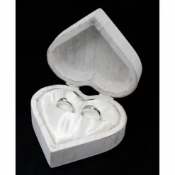 RINGBOX aus HOLZ Herz Rustikale Hochzeit Ringkissen mit GRAVUR Vintage Ringschachtel für Eheringe Ringkästchen Personalisiert in Shabby weiß