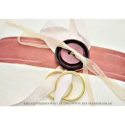 Ringkissen aprikot mit Satinband & Knopf, Unikat, 15x15 cm, handgemacht