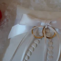 Ringkissen aus Baumwolle rechteckig richtig schön für die Hochzeit Deko schlicht elegant und chic