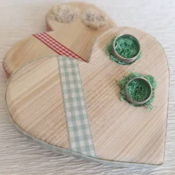 Ringkissen für die Hochzeit aus Holz in Herzform mit Moos für Eheringe romantischer Landhausstil