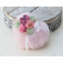 Ringkissen in Herzform aus dem Naturmaterial Wolle als Hochzeitsaccessoires in Handarbeit gefilzt; Produkt #469342