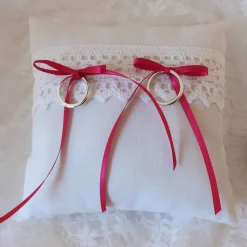 Ringkissen mit Spitze fuer die Hochzeit weiß mit Schleife in pink  Vintage Stil Shabby Chic