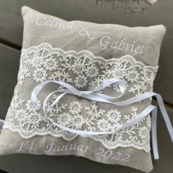 Ringkissen mit Spitze I Vintage Trägerkissen personalisiert mit Namen und Datum I Geschenkidee Hochzeit