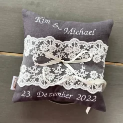 Ringkissen mit Spitze I Vintage Trägerkissen personalisiert mit Namen und Datum I Geschenkidee Hochzeit