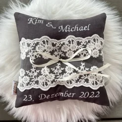 Ringkissen mit Spitze I Vintage Trägerkissen personalisiert mit Namen und Datum I Geschenkidee Hochzeit