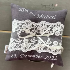 Ringkissen mit Spitze I Vintage Trägerkissen personalisiert mit Namen und Datum I Geschenkidee Hochzeit