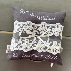 Ringkissen mit Spitze I Vintage Trägerkissen personalisiert mit Namen und Datum I Geschenkidee Hochzeit