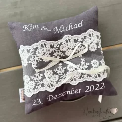 Ringkissen mit Spitze I Vintage Trägerkissen personalisiert mit Namen und Datum I Geschenkidee Hochzeit