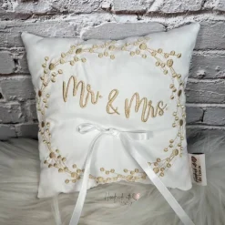 Ringkissen mit Stickerei Mr & Mrs I weißes Ringträgerkissen bestickt I Trägerkissen aus Satin für Eheringe  Kissen Ringe