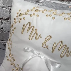 Ringkissen mit Stickerei Mr & Mrs I weißes Ringträgerkissen bestickt I Trägerkissen aus Satin für Eheringe  Kissen Ringe
