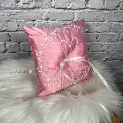 Ringkissen personalisiert in rosa I Ringträgerkissen mit Namen I besticktes Kissen für Ringe zur Hochzeit I Herzkissen