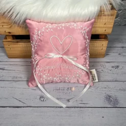 Ringkissen personalisiert in rosa I Ringträgerkissen mit Namen I besticktes Kissen für Ringe zur Hochzeit I Herzkissen