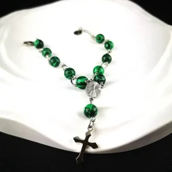 Rosenkranz-Armband aus Edelstahl mit Malachitperlen – Spiritualität & Stil vereint