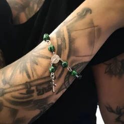 Rosenkranz-Armband aus Edelstahl mit Malachitperlen – Spiritualität & Stil vereint