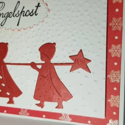 Rote Engel bringen die Weihnachts-Karte mit Weihnachts-Grüßen Handmade