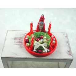 Roter  Teller mit Kerzenhalter  aus Kunststoff mit echten roten Kerzen