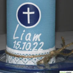 Rustic Geburtskerze personalisierbar hellblau mit Taube, Herz und Kachel und Klöppelspitze, Geschenk Geburt Jungen
