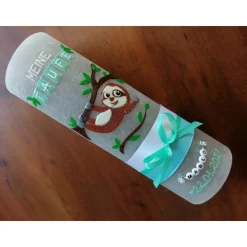 RUSTICA VINTAGE-Look SHABBY Rustikal Taufkerze Faultier Mädchen Junge Kerze keine Folie Wachsbeschriftung