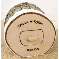 Rustikale RINGBOX aus einem BAUMSTAMM + GRAVUR personalisiert für Trauringe Vintage Holz Ringkästchen Hochzeit Ringkissen Natur Alternative