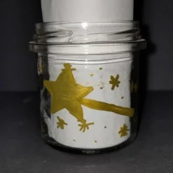 SALE -30% (Code: NEUEABENTEUER) |  Handbemaltes Glas mit Hexenkätzchen – vielseitig als Windlicht oder Stiftehalter