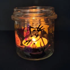 SALE -30% (Code: NEUEABENTEUER) |  Handbemaltes Glas mit Hexenkätzchen – vielseitig als Windlicht oder Stiftehalter