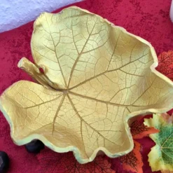 SALE -30% (Code: NEUEABENTEUER) | Blattschale aus lufttrocknendem Ton – handgefertigtes Unikat, goldfarben, ca. 15 cm