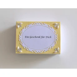 Schiebeschachtel (Nr. 4) weiß-gelb mit Text "Ein Geschenk für Dich"