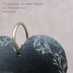 Schieferherz Grabschmuck mit Gravur, individueller Grabstecker mit Wunschtext, Gedenktafel mit Blumen-Motiv