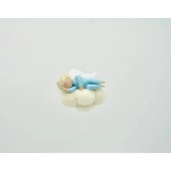 schlafendes Engelchen auf der Wolke