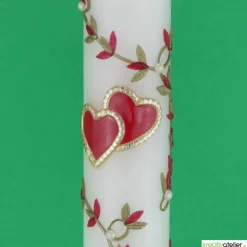 Schlanke Hochzeitskerze mit goldumrahmten roten Herzen und Blattranke, personalisierbar, ideale Hochzeitsdeko