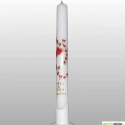 Schlanke Hochzeitskerze mit goldumrahmten roten Herzen und Blattranke, personalisierbar, ideale Hochzeitsdeko