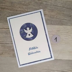 Schlichte Weihnachtskarten Engel in Weiß Blau mit Holzengel & Spruch