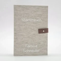 Schlichtes, elegantes Stammbuch Standardformat personalisiert mit Verschluss – Handgefertigt aus Rohleinen