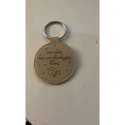 Schlüsselanhänger aus Kunstleder mit Gravur – einzigartiges Geschenk mit Herz