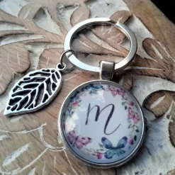 Schlüsselanhänger Buchstabe Cabochon silberfarbe Fassung 25mm mit Blatt Anhänger Geschenk für Sie