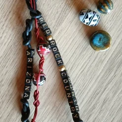 Schlüsselanhänger in Schwarz-Rot mit Motto - Arizona - Red Rock Country!