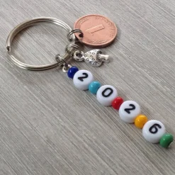 Schlüsselanhänger mit Jahreszahl, Pfennig und Pilz  – Geschenk für den Jahreswechsel 2026