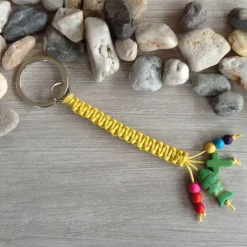 Schlüsselanhänger mit Kreuz, Fisch und bunten Perlen