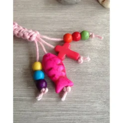 Schlüsselanhänger mit Kreuz, Fisch und bunten Perlen