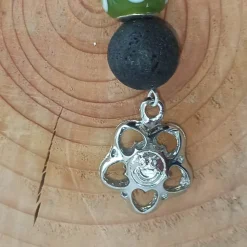 Schlüsselanhänger/Taschenbaumler -zum Beduften- schw. Lavaperlen, Glas-Modulperle und Anhänger ''Blume/Smiley