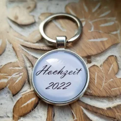 Schlüsselsanhänger Hochzeit 2024 schwarz weiß Cabochon silberfarbe Fassung 25mm Gastgeschenk