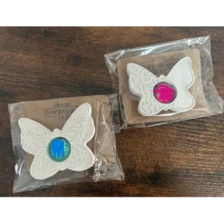 Schmetterling mit Schokokugel – Handgemachtes Dankeschön aus Gießkeramik, Geschenkidee